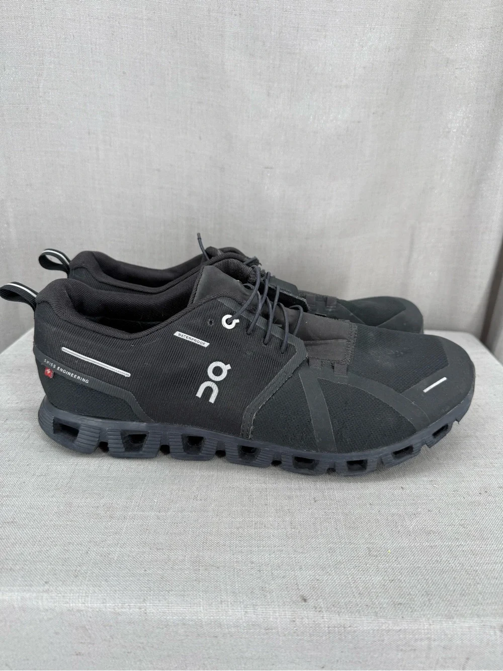 On running Cloud 6 Waterproof Black Casual Running Shoes | Men's Size 11.5 US